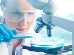 Россия наращивает производство медоборудования для борьбы с COVID-19 лаборатория