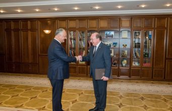 Президент Молдовы провел рабочую встречу с Послом России