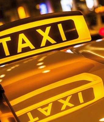 Таксопарк оштрафован за доставку еды такси