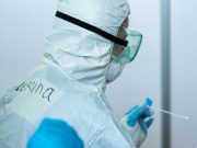 COVID-19: В Молдове за последние сутки зарегистрировано 216 новых случаев коронавирус, врач, комбинезон