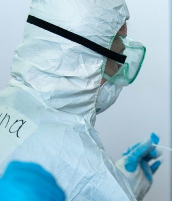 Локдаун в Германии могут продлить до 28 марта коронавирус, врач, комбинезон