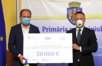 Посольство Словакии передало примэрии Кишинева 50 тысяч евро для борьбы с коронавирусом