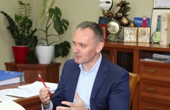 ПОЗИЦИЯ СОВЕТНИКА ПРЕМЬЕР-МИНИСТРА О КРЕДИТНОМ СОГЛАШЕНИИ С РОССИЙСКОЙ ФЕДЕРАЦИЕЙ: «НАШИ МЕЛКИЕ ЭЛИТЫ ДЕРЖАТ МОЛДОВУ НА КОЛЕНЯХ»