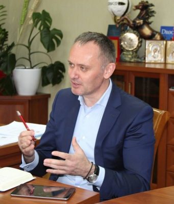 ПОЗИЦИЯ СОВЕТНИКА ПРЕМЬЕР-МИНИСТРА О КРЕДИТНОМ СОГЛАШЕНИИ С РОССИЙСКОЙ ФЕДЕРАЦИЕЙ: «НАШИ МЕЛКИЕ ЭЛИТЫ ДЕРЖАТ МОЛДОВУ НА КОЛЕНЯХ»