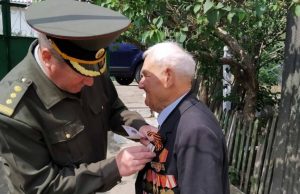 Жителю г.Басарабяска вручили медаль 75 лет ВОВ от президента России (ФОТО)