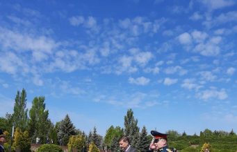 Дипломаты Посольства России приняли участие в церемонии перезахоронения воинов Красной Армии, погибших в 1944 году при освобождении Молдавии от фашизма (ФОТО)