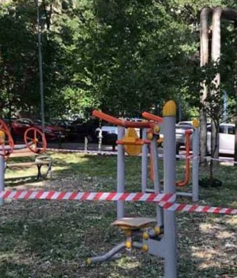 В Кишиневе срывают оградительные ленты на игровых площадках