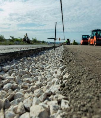 Додон проинспектировал прокладку объездной трассы вокруг Кишинева