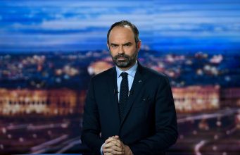 Премьер Франции подал в отставку