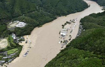 Наводнение в Японии: прибыли 10 тысяч военных