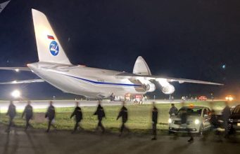 Своих не бросаем: Россия передала странам-партнерам 400 тыс тестов на COVID-19