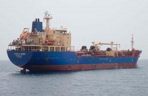 У побережья Африки пираты захватили 13 моряков из России и Украины