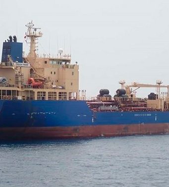 У побережья Африки пираты захватили 13 моряков из России и Украины