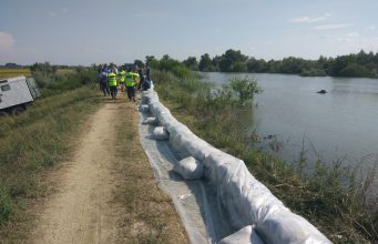 Усилена дамба на Пруту, у населенных пунктов Цыганка – Рынзешты