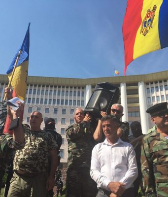 ПротестующиеВетераны заблокировали движение на проспекте Штефана чел Маре