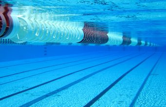 В Молдове открылся купальный сезон в бассейнах бассейн