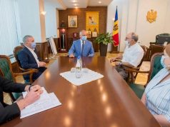 Додон провел встречу с представителями армянской и азербайджанской общин