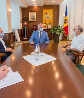 Додон провел встречу с представителями армянской и азербайджанской общин