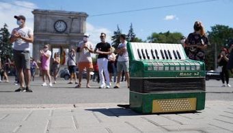Артисты и музыканты вышли на протест в Кишиневе