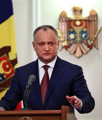 Игорь Додон уверенно побеждает на президентских выборах