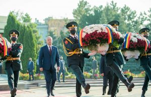 Президент возложил цветы к Вечному огню в Кишиневе в честь годовщины окончания Ясско-Кишиневской операции
