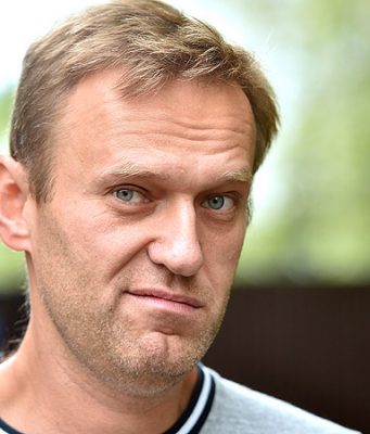 Навального вывели из комы