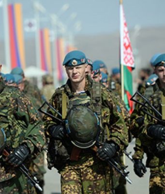 Белоруссия развернула войска на своих западных границах