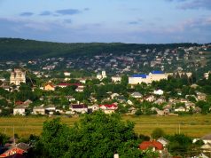 В Хынчештах люди спасают дома от наводнения