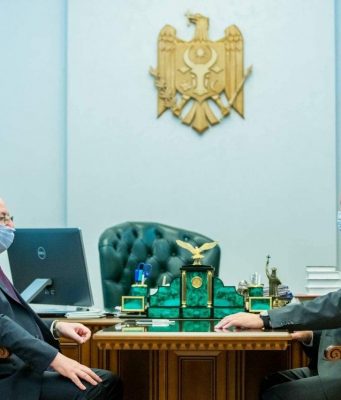 Додон и Васнецов обсудили предоставление российской вакцины