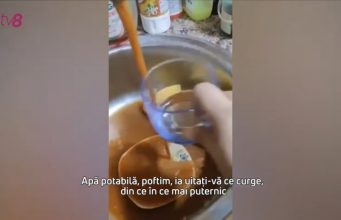 У жителей Ватры уже 5 лет из кранов течет вода с ржавчиной