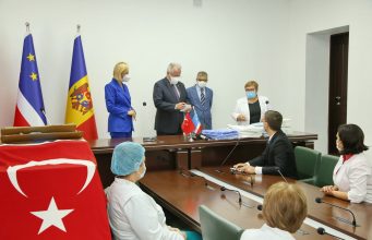 Турция прислала в Гагаузию средства защиты для медиков