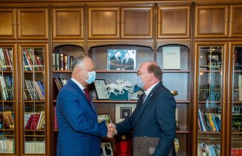 Президент провел встречу с послом России