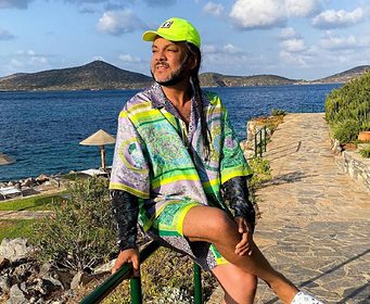 Киркоров поделился фото с отдыха в Греции в одежде от Versace за сотни тысяч рублей