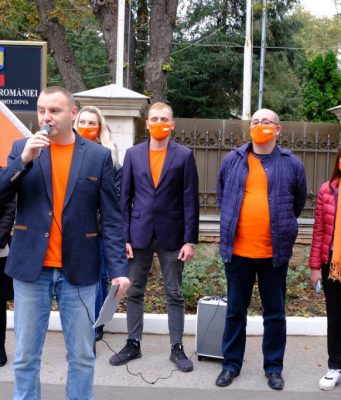 Партия «Наши» послу Румынии в Молдове: «Чемодан-вокзал-Бухарест»