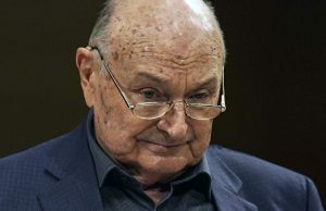 Михаил Жванецкий решил уйти со сцены в виду почтенного возраста