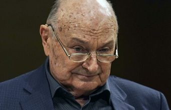 Михаил Жванецкий решил уйти со сцены в виду почтенного возраста