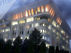 Протестующие против власти в Бишкеке заняли здание правительства Киргизии