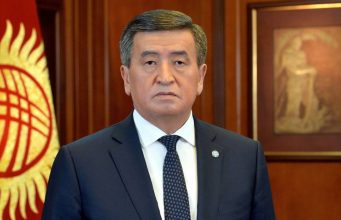 Президент Киргизии подписал указ об отставке правительства и премьера