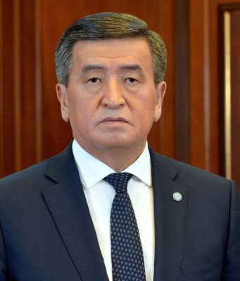 Президент Киргизии подписал указ об отставке правительства и премьера