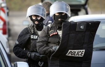 Во Франции начались задержания в связи с убийством учителя