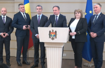 Трое депутатов покинули “Про Молдова”