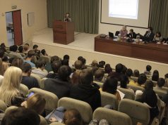 Студенты призывают не втягивать их в политику вуз