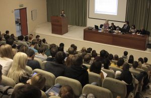 Студенты призывают не втягивать их в политику вуз