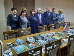 Кишиневский лицей получил от Посольства России коллекцию книг