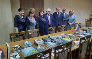 Кишиневский лицей получил от Посольства России коллекцию книг