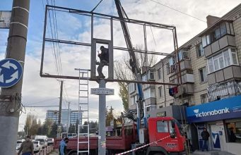 В Кишиневе продолжается эвакуация рекламных панно