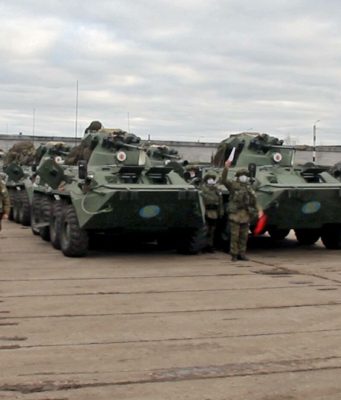 Российские миротворцы направились из Армении в Карабах