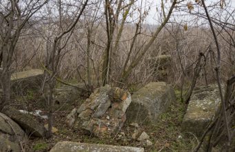 Полиция ищет тех, кто изуродовал надгробия на Еврейском кладбище в Кишиневе