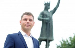 Ройбу: «Может, взяться нам за работу?»