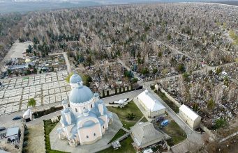 Ужесточено наказание за надругательство над надгробиями